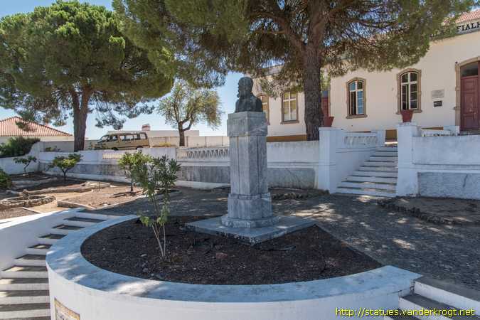 Vila de Frades /  José Valentim Fialho de Almeida
