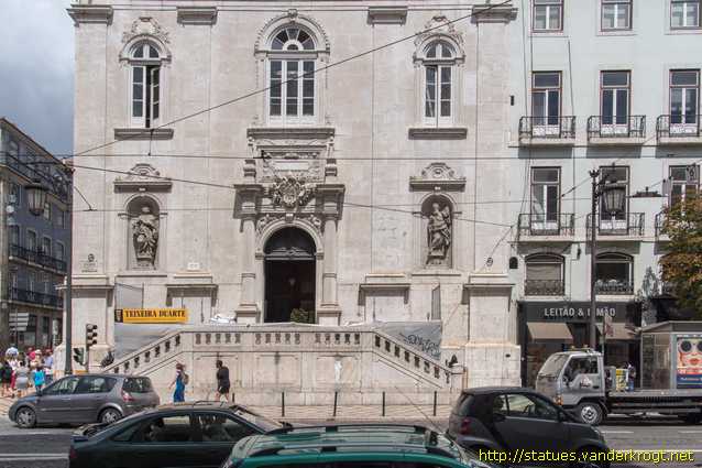 Lisboa /  Estátuas na Igreja da Nossa Senhora do Loreto