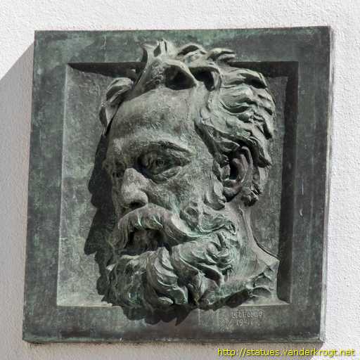 Lisboa /  João de Deus (retrato de bronze)