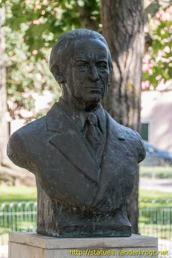 Lisboa /  Adolfo Simões Müller