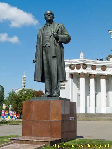 Moscow - Москва /  Владимир Ильич Ленин (статуя)