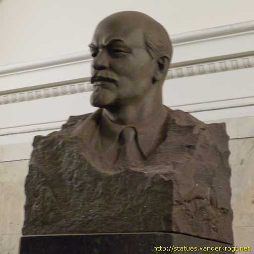 Moscow - Москва /  Владимир Ильич Ленин (бюст)