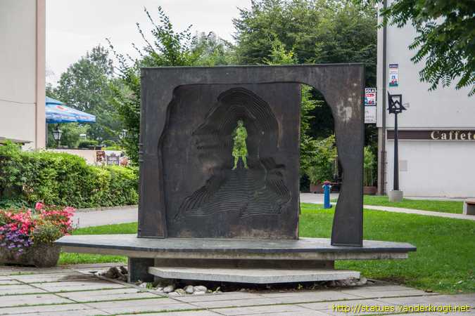 Radovljica /  Spomenik Antonu Tomažu Linhartu