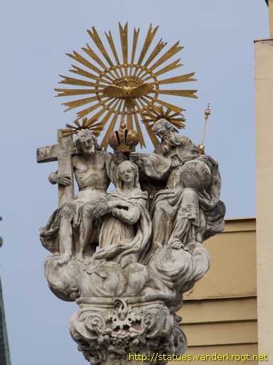 Komárno - Komárom /  Trojičný a morový stĺp - Szentháromság és Pestis szobor