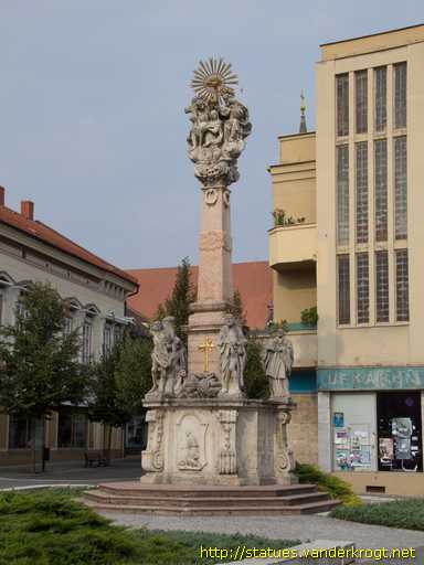 Komárno - Komárom /  Trojičný a morový stĺp - Szentháromság és Pestis szobor