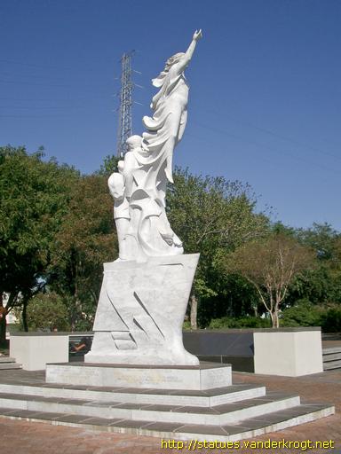 New Orleans /  Monument to the Immigrant