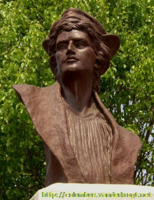 Hammonton /  Bust of Christopher Columbus