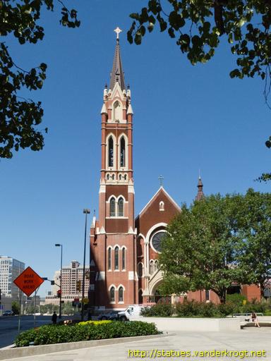 Dallas /  Sacred Heart Statue