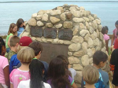Guantanamo Bay Naval Station /  Columbus' landing memorial
