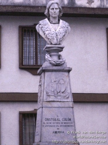M&eacute;rida /  Busto de Cristóbal Colón