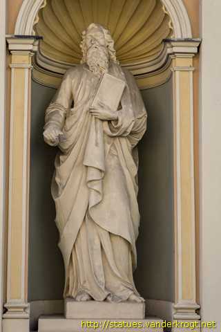 Klagenfurt - Fassadenmauer mit Statuen von Christus und vier Heiligen