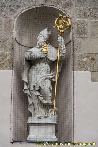 Sankt Pölten - Heiligenstatuen am Dom