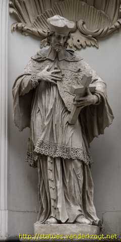 Graz - Heiligenstatuen an der Stadtpfarrkirche