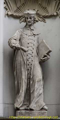 Graz - Heiligenstatuen an der Stadtpfarrkirche