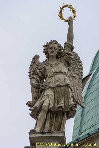 Graz - Heiligenstatuen an der Katharinakirche