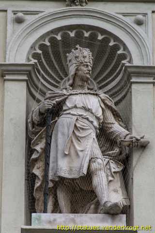 Graz - Statuen am Westfassade Rathaus