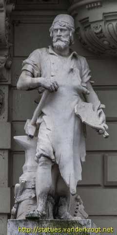 Graz - Statuen am Frontfassade Rathaus
