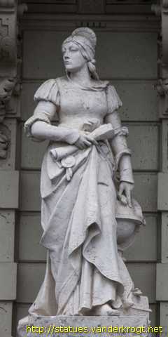 Graz - Statuen am Frontfassade Rathaus