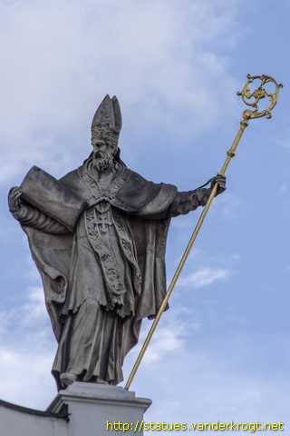 Wien - Heiligenstatuen an der Salesianerinnenkirche
