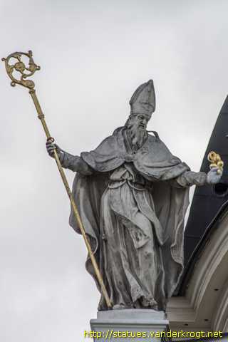 Wien - Heiligenstatuen an der Salesianerinnenkirche
