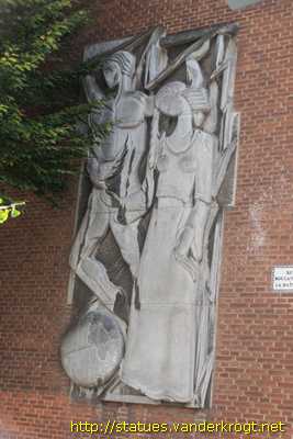 Mons - Reliefs au bâtiment de la RTT