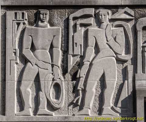 Mons - Reliefs au bâtiment de la RTT