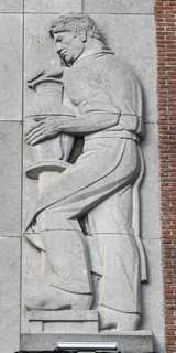 Mons - Reliefs au Palais provincial