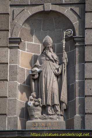 Eupen - Heiligenstatuen an der Sankt Nikolaus Kirche
