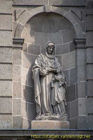 Eupen - Heiligenstatuen an der Sankt Nikolaus Kirche