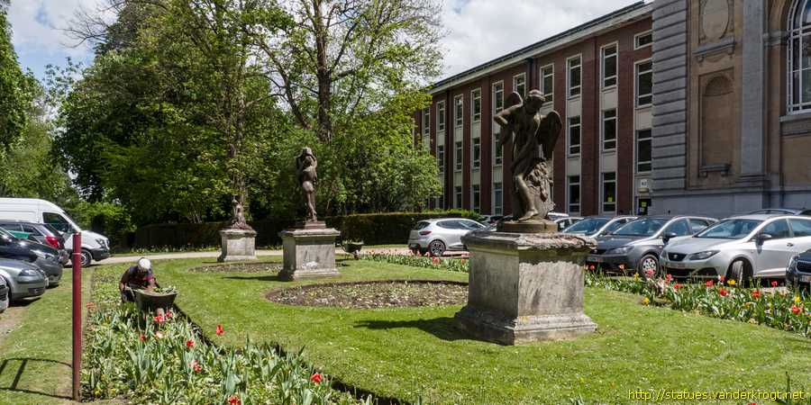 Tervuren - L'Amour taillant son arc dans la massue d'Hercule