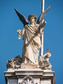 Genève - Statues au Grand Théâtre - la Comédie - Comedy