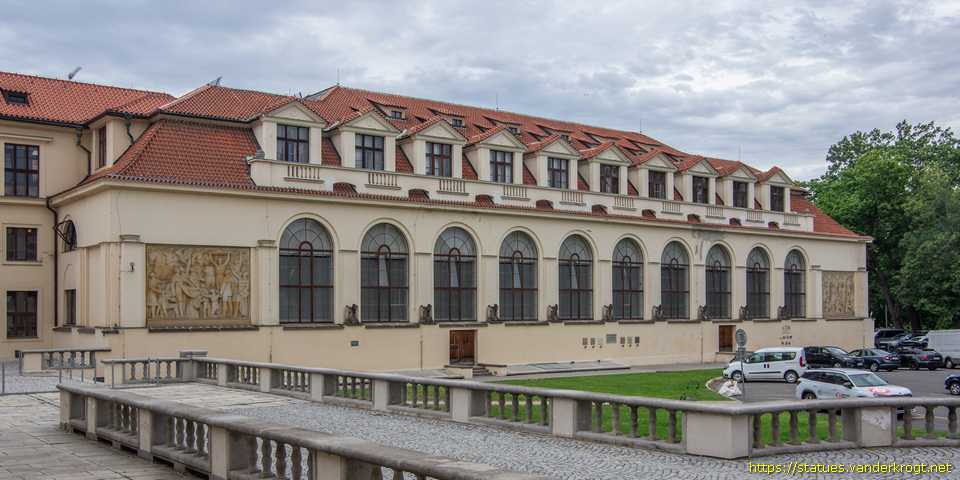 Praha - Reliéfy: Sokolský slib a Tělocvičný ruch