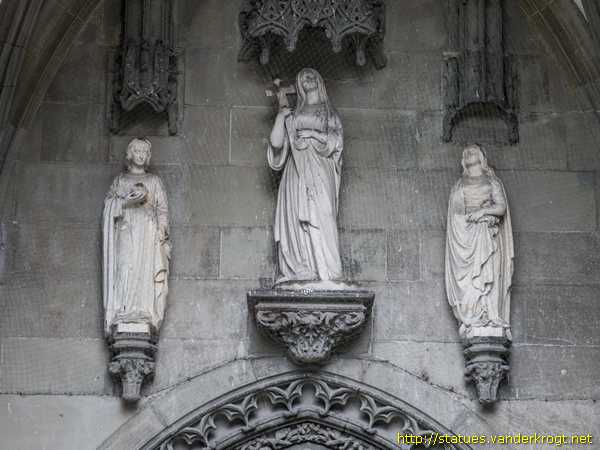 Konstanz - Heiligenstatuen am Münster