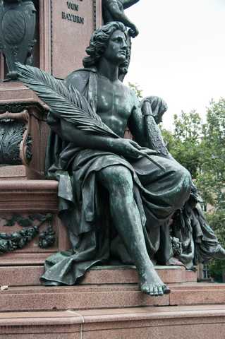 Max II Denkmal (München) - Friedensliebe (Loving Peace)