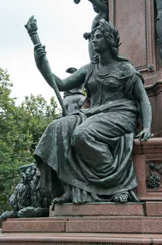 Max II Denkmal (München)- Weisheit (Wisdom)