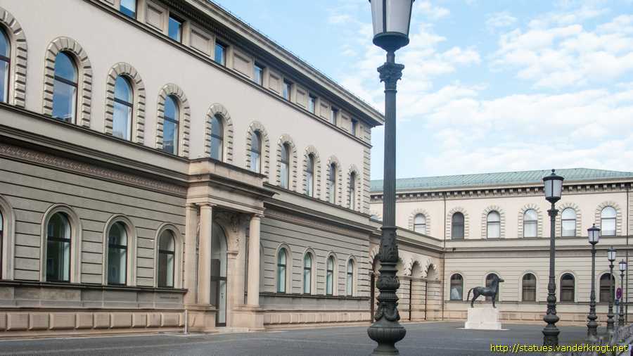 M�nchen - Pferdestandbild f�r die deutsche Kavallerie 1870-1945