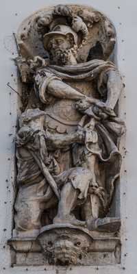 Eichstätt - Heiligenstatuen an der Spitalkirche