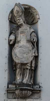Eichstätt - Heiligenstatuen an der Spitalkirche