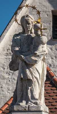 Eichstätt - Statuen am Westfassade des Domes