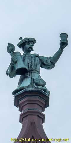 Frankfurt am Main - Fassadenfiguren am Bürgersaalbau des Neuen Rathauses