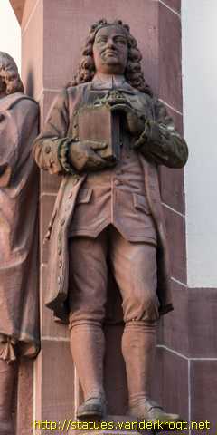 Frankfurt am Main - Fassadenfiguren im Rathaushof