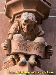 Frankfurt am Main - Fassadenfiguren im Rathaushof