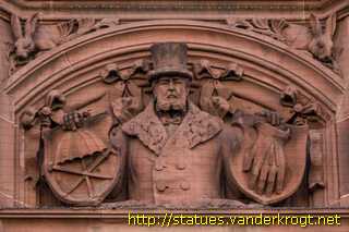 Frankfurt am Main - Fassadenfiguren am Südbau des Neuen Rathauses
