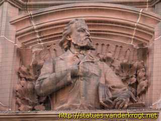 Frankfurt am Main - Fassadenfiguren am Südbau des Neuen Rathauses