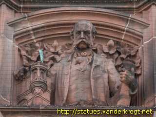 Frankfurt am Main - Fassadenfiguren am Südbau des Neuen Rathauses