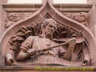 Frankfurt am Main - Fassadenfiguren am Südbau des Neuen Rathauses