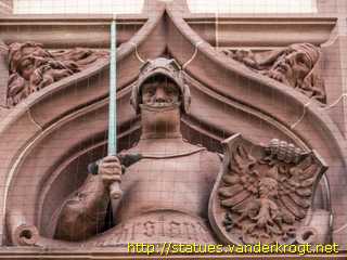 Frankfurt am Main - Fassadenfiguren am Südbau des Neuen Rathauses