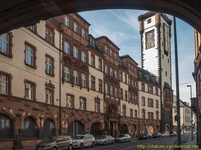 Frankfurt am Main - Fassadenfiguren am Südbau des Neuen Rathauses