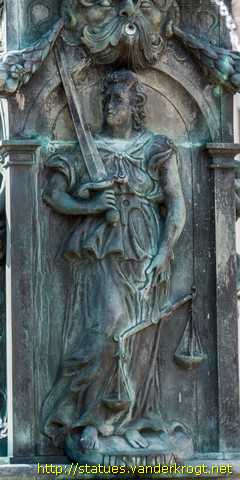 Frankfurt am Main - Gerechtigkeits- oder Justitia-Brunnen