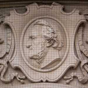 Frankfurt am Main - Skulpturen am Alten Oper